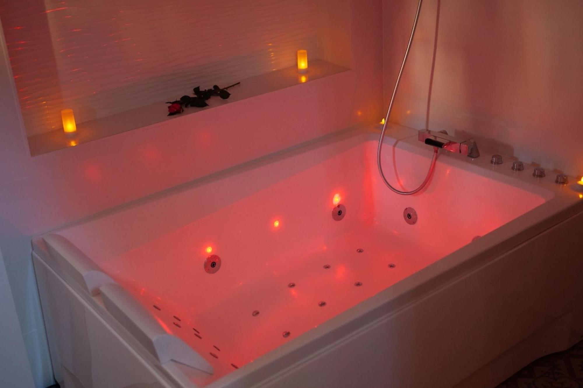 Dark Room Perpignan Aux 50 Nuances Jacuzzi Prive Villeneuve-de-la-Raho Esterno foto
